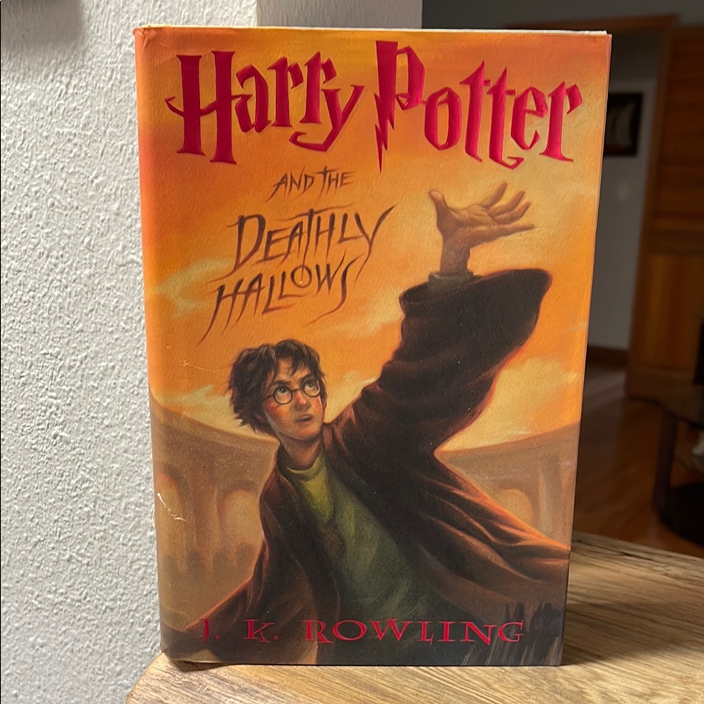 Harry Potter And The Deathly Hallows Hard Cover Book